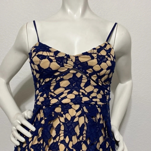 Dina be Blue Lace Dress - Picture 2 of 8